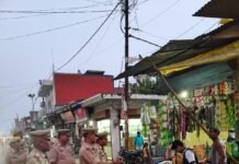 सुगम यातायात हेतु अवैध अतिक्रमण के विरुद्ध चला अभियान, सड़क किनारे लगे अवैध ठेला, रेहड़ी, दुकानों एवं खड़े वाहनों को हटवाया गया*