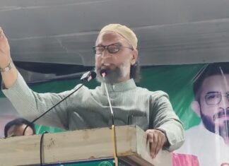 उत्तर प्रदेश के श्रावस्ती में AIMIM प्रमुख असदुद्दीन ओवैसी ने आज देर शाम भिनगा विधानसभा के राजापुर रानी में विशाल जनसभा को संबोधित किया।