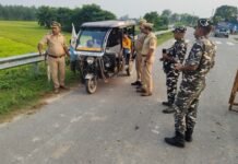 आगामी त्योहारों के दृष्टिगत भारत-नेपाल सीमा पर SSB एवं पुलिस ने किया पैदल गश्त, संदिग्ध व्यक्तियों व वाहनों की चेकिंग