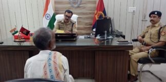 पुलिस अधीक्षक बलरामपुर द्वारा पुलिस अधीक्षक कार्यालय में की गई जनसुनवाई