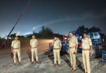 पुलिस अधीक्षक बलरामपुर के निर्देशानुसार, जनपद में शान्ति एवं सुरक्षा व्यवस्था को और अधिक प्रभावी बनाने हेतु ऑपरेशन त्रिनेत्र के अन्तर्गत अपराध एवं अपराधियों पर सतर्क निगरानी हेतु अन्तर्जनपदीय बॉर्डरों पर लगवाए गए उच्च गुणवत्ता वाले अत्याधुनिक तकनीक से युक्त CCTV कैमरे का क्षेत्राधिकारी उतरौला द्वारा किया गया निरीक्षण*