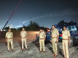 पुलिस अधीक्षक बलरामपुर के निर्देशानुसार, जनपद में शान्ति एवं सुरक्षा व्यवस्था को और अधिक प्रभावी बनाने हेतु ऑपरेशन त्रिनेत्र के अन्तर्गत अपराध एवं अपराधियों पर सतर्क निगरानी हेतु अन्तर्जनपदीय बॉर्डरों पर लगवाए गए उच्च गुणवत्ता वाले अत्याधुनिक तकनीक से युक्त CCTV कैमरे का क्षेत्राधिकारी उतरौला द्वारा किया गया निरीक्षण*