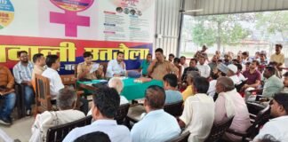 पुलिस अधीक्षक बलरामपुर के निर्देशानुसार, क्षेत्राधिकारी उतरौला द्वारा थाना को0 उतरौला परिसर में आगामी त्योहार मां दुर्गा पूजा (नवरात्रि) व दशहरा के संबंध में पीस कमेटी की बैठक आयोजित की गई*
