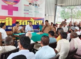 पुलिस अधीक्षक बलरामपुर के निर्देशानुसार, क्षेत्राधिकारी उतरौला द्वारा थाना को0 उतरौला परिसर में आगामी त्योहार मां दुर्गा पूजा (नवरात्रि) व दशहरा के संबंध में पीस कमेटी की बैठक आयोजित की गई*