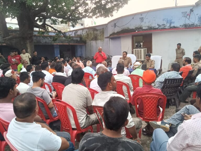 पुलिस अधीक्षक बलरामपुर के निर्देशानुसार,उपजिलाधिकारी सदर व प्रभारी नि0 थाना को0 नगर द्वारा थाना को0 नगर परिसर में प्रभारी निरीO थाना ललिया द्वारा थाना ललिया परिसर में आगामी त्योहार मां दुर्गा पूजा (नवरात्रि) व दशहरा के संबंध में पीस कमेटी की बैठक आयोजित की गई*