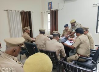 पुलिस अधीक्षक बलरामपुर के निर्देशन में, क्षेत्राधिकारी ललिया द्वारा सर्किल ललिया के सभी विवेचकों के साथ लंबित विवेचनाओं की समीक्षा कर समयबद्ध एवं गुणवत्तापूर्ण निस्तारण हेतु दिए गए आवश्यक दिशा-निर्देश*