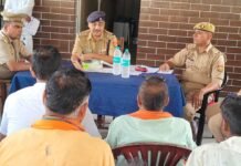 क्षेत्राधिकारी ललिया द्वारा थाना हरैया परिसर में आगामी त्योहार मां दुर्गा पूजा (नवरात्रि) व दशहरा के संबंध में पीस कमेटी की बैठक आयोजित की गई*