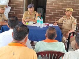 क्षेत्राधिकारी ललिया द्वारा थाना हरैया परिसर में आगामी त्योहार मां दुर्गा पूजा (नवरात्रि) व दशहरा के संबंध में पीस कमेटी की बैठक आयोजित की गई*