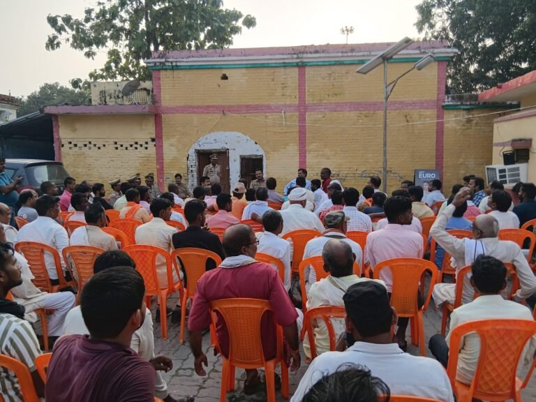 क्षेत्राधिकारी इकौना की उपस्थिति में थाना इकौना पर आयोजित की गयी पीस कमेटी की मीटिंग