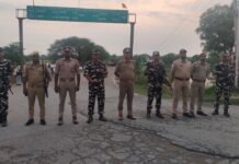 इंडो-नेपाल सीमा पर आगामी त्योहारों के दृष्टिगत सुरक्षा व्यवस्था बनाए रखने हेतु पुलिस व SSB की संयुक्त पेट्रोलिंग*