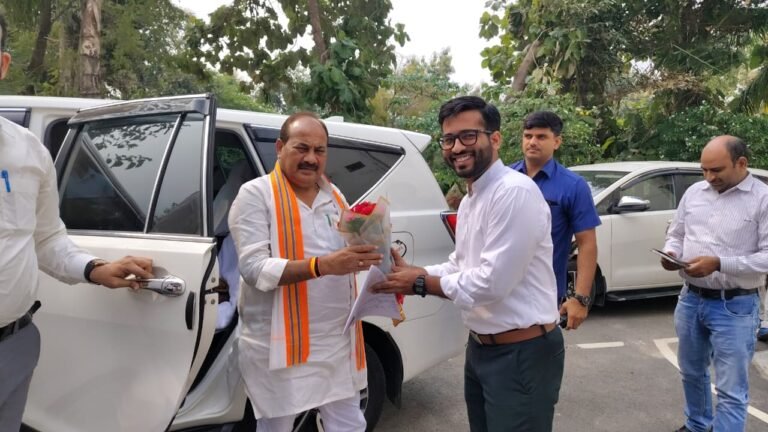 एक दिवसीय दौरे पर श्रावस्ती पहुंचे मा0 प्रभारी मंत्री, ’’सेवा संकल्प अभियान’’ कार्यक्रम में किया प्रतिभाग*