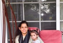 जिलाधिकारी ने अपनी बेटी वर्धन्या के साथ सेल्फी लेकर बालिकाओं के उत्थान का दिया सन्देश