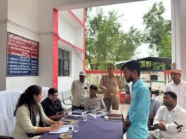 जिलाधिकारी एवं पुलिस अधीक्षक की अध्यक्षता में थाना मल्हीपुर में समाधान दिवस का हुआ आयोजन