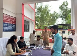 जिलाधिकारी एवं पुलिस अधीक्षक की अध्यक्षता में थाना मल्हीपुर में समाधान दिवस का हुआ आयोजन
