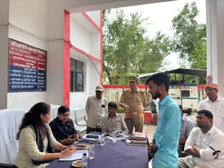 जिलाधिकारी एवं पुलिस अधीक्षक की अध्यक्षता में थाना मल्हीपुर में समाधान दिवस का हुआ आयोजन