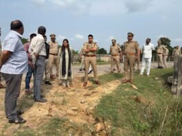 जिलाधिकारी एवं पुलिस अधीक्षक ने मूर्ति विसर्जन स्थल भेला गांव का लिया जायजा