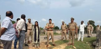 जिलाधिकारी एवं पुलिस अधीक्षक ने मूर्ति विसर्जन स्थल भेला गांव का लिया जायजा