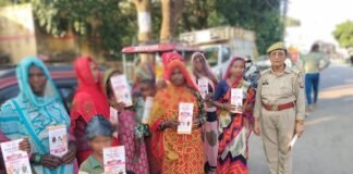 मिशन शक्ति फेज-5 (द्वितीय चरण) के अंतर्गत श्रावस्ती पुलिस का व्यापक जनजागरूकता अभियान, शारदीय नवरात्रि के प्रथम दिन महिला सुरक्षा, साइबर अपराध एवं यातायात नियमों के प्रति किया जागरूक*