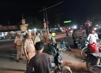 त्योहार दुर्गा पूजा व दशहरा के दृष्टिगत सुगम यातायात हेतु अवैध अतिक्रमण के विरुद्ध चला अभियान, सड़क किनारे लगे अवैध ठेला, रेहड़ी, दुकानों एवं खड़े वाहनों को हटवाया गया*