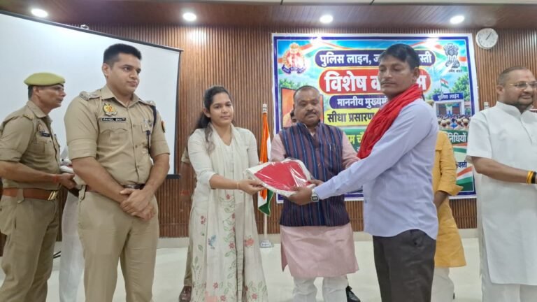 मुख्यमंत्री ने ग्राम प्रहरियों के मानदेय में वृद्धि एवं कैशलेस स्वास्थ्य सुविधा की दी सौगात