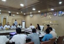 जिलाधिकारी की अध्यक्षता में सीएम डैशबोर्ड पर विकास एवं निर्माण कार्यों की समीक्षा बैठक सम्पन्न