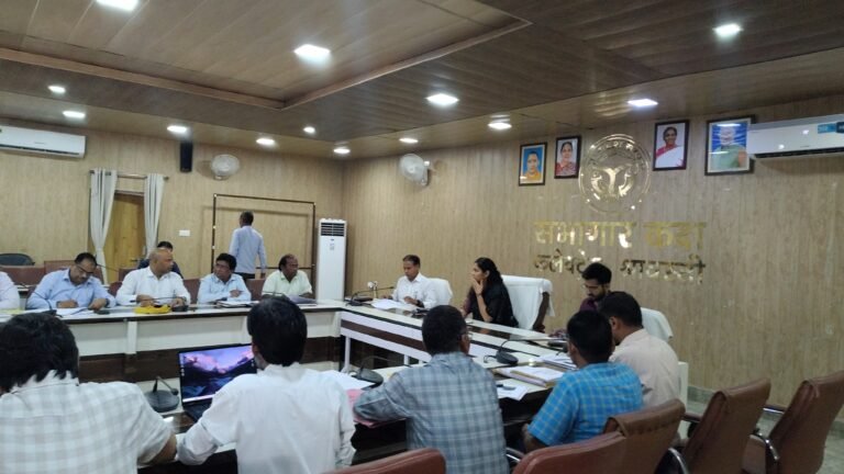 जिलाधिकारी की अध्यक्षता में सीएम डैशबोर्ड पर विकास एवं निर्माण कार्यों की समीक्षा बैठक सम्पन्न