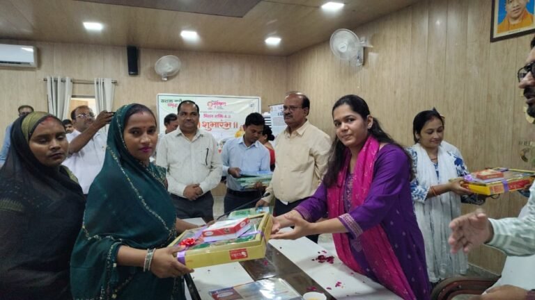 जिलाधिकारी ने सीमावर्ती गांवों की 13 महिलाओं को उपहार भेंट कर किया सम्मानित*