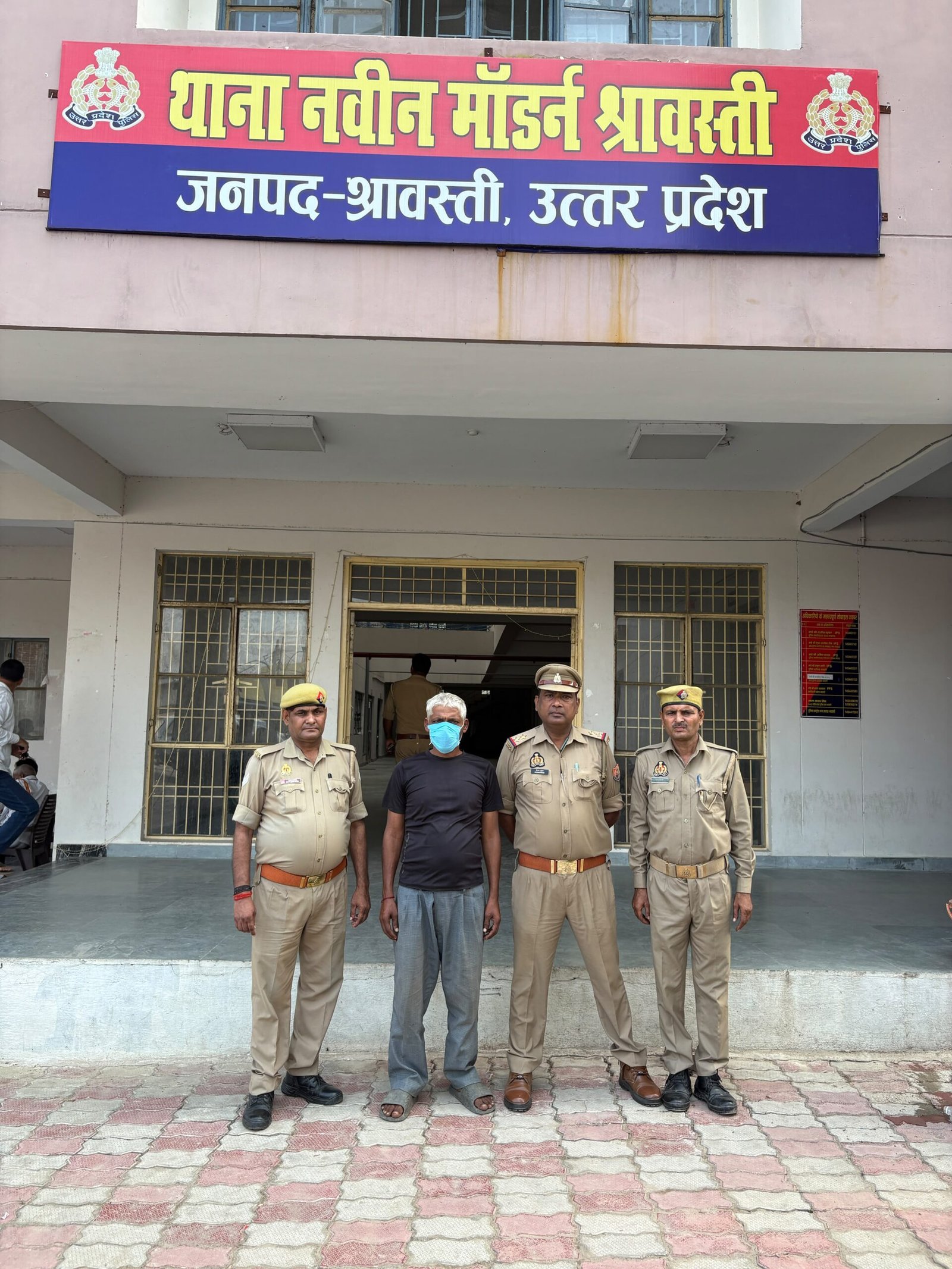 हत्या जैसे जघन्य अपराध कारित करने वाला 01 अभियुक्त गिरफ्तार, घटना में प्रयुक्त ई-रिक्शा व मृतका के बैंक पासबुक, एटीएम कार्ड एवं श्रम कार्ड बरामद*