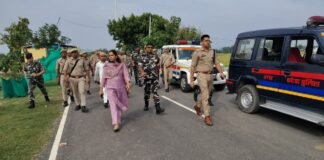 जिलाधिकारी, पुलिस अधीक्षक एवं एस0एस0बी0 कमाण्डेंट ने आगामी त्योहारों के दृष्टिगत भारत-नेपाल सीमा पर सुरक्षा व्यवस्था का लिया जायजा
