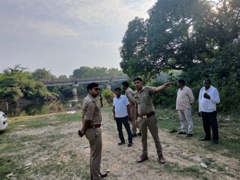 *माँ दुर्गा प्रतिमा विसर्जन के दृष्टिगत क्षेत्राधिकारी उतरौला द्वार गुमडी घाट विसर्जन स्थल का किया गया निरीक्षण, दिए आवश्यक दिशा-निर्देश*