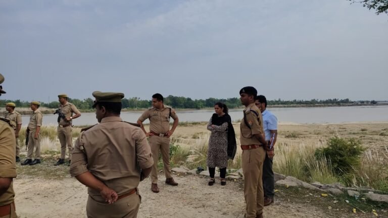 जिलाधिकारी एवं पुलिस अधीक्षक ने विसर्जन स्थल भाकला घाट का निरीक्षण कर लिया जायजा*