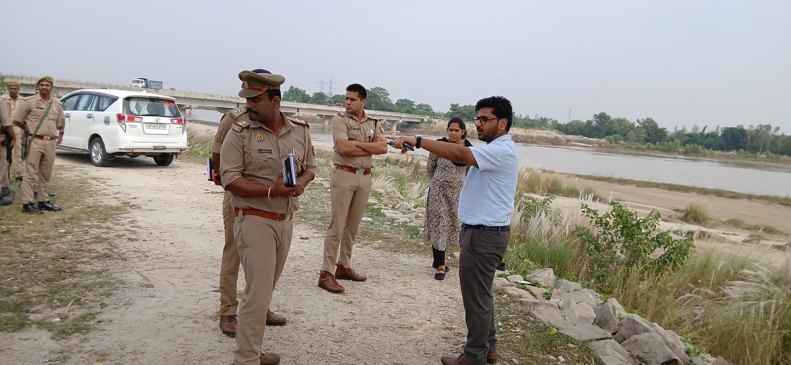 शारदीय नवरात्रि के दृष्टिगत जिलाधिकारी एवं पुलिस अधीक्षक ने भकला पुल स्थित मूर्ति विसर्जन स्थल का किया निरीक्षण, संबंधित अधिकारियों को दिए आवश्यक दिशा-निर्देश*