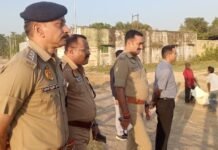 जिलाधिकारी बलरामपुर व पुलिस अधीक्षक बलरामपुर द्वारा आदिशक्ति माँ दुर्गा प्रतिमा विसर्जन के दृष्टिगत थाना पचपेड़वा क्षेत्र का भ्रमण कर कस्बा पचपेड़वा स्थित पुरैनिया तालाब विसर्जन स्थल का किया गया स्थलीय निरीक्षण, तैयारियों एवं सुरक्षा व्यवस्थाओं का लिया जायजा,संबंधित को दिए आवश्यक दिशा-निर्देश*