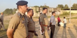 जिलाधिकारी बलरामपुर व पुलिस अधीक्षक बलरामपुर द्वारा आदिशक्ति माँ दुर्गा प्रतिमा विसर्जन के दृष्टिगत थाना पचपेड़वा क्षेत्र का भ्रमण कर कस्बा पचपेड़वा स्थित पुरैनिया तालाब विसर्जन स्थल का किया गया स्थलीय निरीक्षण, तैयारियों एवं सुरक्षा व्यवस्थाओं का लिया जायजा,संबंधित को दिए आवश्यक दिशा-निर्देश*