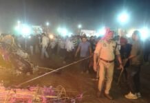 अपर पुलिस अधीक्षक बलरामपुर श्री विशाल पाण्डेय द्वारा बलरामपुर शहर स्थित बड़ा परेड ग्राउंड रावण दहन स्थल का निरीक्षण कर रावण दहन कार्यक्रम को हर्षोल्लास के साथ सकुशल संपन्न कराया गया।*