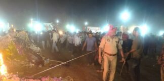 अपर पुलिस अधीक्षक बलरामपुर श्री विशाल पाण्डेय द्वारा बलरामपुर शहर स्थित बड़ा परेड ग्राउंड रावण दहन स्थल का निरीक्षण कर रावण दहन कार्यक्रम को हर्षोल्लास के साथ सकुशल संपन्न कराया गया।*
