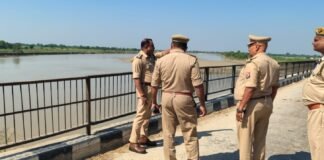 अपर पुलिस अधीक्षक बलरामपुर द्वारा मां दुर्गा प्रतिमा विसर्जन स्थल कोड़री घाट व सिसई घाट का किया गया निरीक्षण, ड्यूटी में तैनात पुलिसकर्मियों को दिए गए आवश्यक दिशा-निर्देश*
