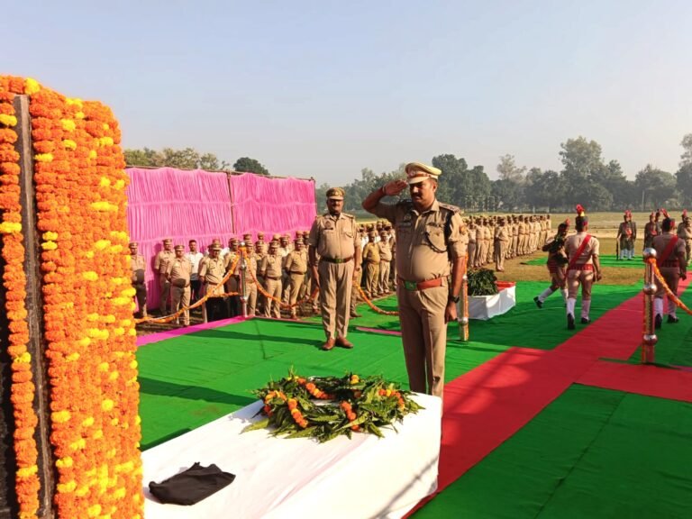 पुलिस स्मृति दिवस / Police Commemoration Day” के अवसर पर रिजर्व पुलिस लाइन्स बलरामपुर में आयोजित हुई भावभीनी शोक परेड, पुलिस अधीक्षक बलरामपुर श्री मार्तण्ड प्रकाश सिंह द्वारा अमर शहीद जवानों को पुष्प चक्र अर्पित कर दी गई श्रद्धांजलि, शहीदों की शौर्य गाथा का किया गया स्मरण*