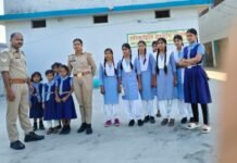 पुलिस अधीक्षक बलरामपुर के निर्देशानुसार पुलिस द्वारा समस्त थाना क्षेत्रांतर्गत “मिशन शक्ति अभियान फेज-6.0” के तहत जनजागरूकता कार्यक्रम आयोजित कर, महिलाओं एवं बालिकाओं को सुरक्षा और अधिकारों के प्रति किया गया जागरूक*