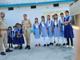 पुलिस अधीक्षक बलरामपुर के निर्देशानुसार पुलिस द्वारा समस्त थाना क्षेत्रांतर्गत “मिशन शक्ति अभियान फेज-6.0” के तहत जनजागरूकता कार्यक्रम आयोजित कर, महिलाओं एवं बालिकाओं को सुरक्षा और अधिकारों के प्रति किया गया जागरूक*