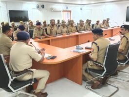 पुलिस अधीक्षक बलरामपुर द्वारा उत्तर प्रदेश विधान परिषद गोरखपुर-फैजाबाद खण्ड शिक्षक निर्वाचन क्षेत्र-2026 के चुनाव को सकुशल एवं शांतिपूर्ण संपन्न कराने हेतु की गई ब्रीफिंग, संबंधित अधिकारी/ कर्मचारीगण को दिए गए आवश्यक दिशा-निर्देश*