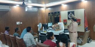 जनता दर्शन में पुलिस अधीक्षक ने सुनी जन समस्याएं, संबंधित को शीघ्र निस्तारण हेतु दिए निर्देश*
