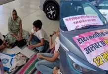जयपुर: कार पर ’12 लाख का गधा’ लिखकर धरने पर बैठा परिवार, कंपनी ने वापस ली गाड़ी