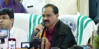 केरलम में गरमाई राजनीति, फर्जी हस्ताक्षर के आरोप में तिरुअनंतपुरम के महापौर पर मुकदमा केरलम में गरमाई राजनीति, फर्जी हस्ताक्षर के आरोप में तिरुअनंतपुरम के महापौर पर मुकदमा