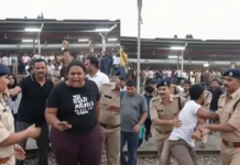‘प्रदर्शन के लिए दिल्ली जा रहे युवाओं को बंधक बनाना गलत’, हाई कोर्ट ने कहा- 18 लोगों को तुरंत रिहा किया जाए 'प्रदर्शन के लिए दिल्ली जा रहे युवाओं को बंधक बनाना गलत', हाई कोर्ट ने कहा- 18 लोगों को तुरंत रिहा किया जाए