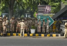 सीजेपी के प्रदर्शन से पहले छावनी में तब्दील दिल्ली, 35000 सुरक्षाकर्मी तैनात; सीमाओं पर ड्रोन से निगरानी सीजेपी के प्रदर्शन से पहले छावनी में तब्दील दिल्ली, 35000 सुरक्षाकर्मी तैनात; सीमाओं पर ड्रोन से निगरानी