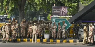 सीजेपी के प्रदर्शन से पहले छावनी में तब्दील दिल्ली, 35000 सुरक्षाकर्मी तैनात; सीमाओं पर ड्रोन से निगरानी सीजेपी के प्रदर्शन से पहले छावनी में तब्दील दिल्ली, 35000 सुरक्षाकर्मी तैनात; सीमाओं पर ड्रोन से निगरानी