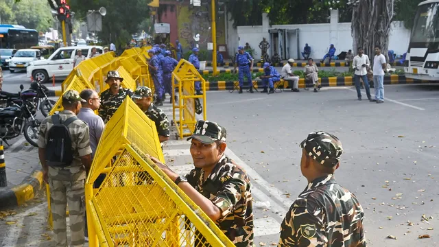 जंतर-मंतर पर जुटने लगे CJP समर्थक, दिल्ली में भारी किलेबंदी; मोबाइल इंटरनेट बंद और मेट्रो स्टेशनों पर पाबंदी