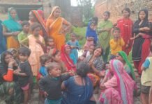 Shravasti News:नदी में मछली पकड़ रहे युवक पर गिरी बिजली, मौत – Youth Fishing In River Struck By Lightning; Dies जान गंवाने वाला युवक व रोते-बिलखते परिजन।