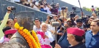 लखनऊ:जयप्रकाश नारायण की जयंती पर अखिलेश ने अर्पित की श्रद्धांजलि, बोले-पैसों की खनक के आगे बेच दिया गया सेंटर – Akhilesh Yadav Paid Tribute On Jayaprakash Narayan Birth Anniversary लखनऊ:जयप्रकाश नारायण की जयंती पर अखिलेश ने अर्पित की श्रद्धांजलि, बोले-पैसों की खनक के आगे बेच दिया गया सेंटर - Akhilesh Yadav Paid Tribute On Jayaprakash Narayan Birth Anniversary